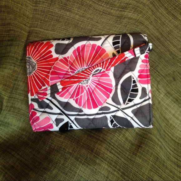 VB Your Turn Smartphone Wristlet in Cheery blossom - Picture 3 of 4
